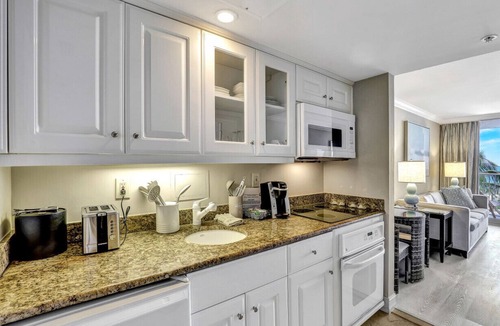 Marco Island Condo | Lavish beachfront condo w/rooftop pool/spa/gym