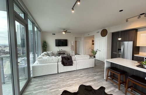 North Buckhead Apartment | Lavish high-rise penthouse