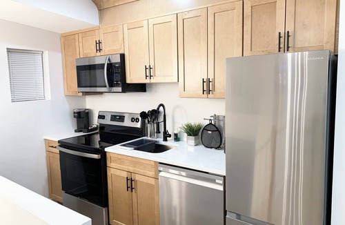 Riverside Apartment | Lavish Luxe 2BD/1BA apartment in Federal Hill