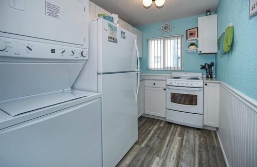 Bradenton Beach Condo | Lay-Z-Liv-N 12 ~ Pool, Steps to Beach, Updated