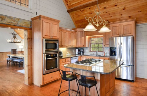 Blue Ridge Cabin | !Layered Mtn Views! Sleep 13! 5000 sq ft! 5min to Blue Ridge!