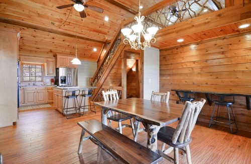 Blue Ridge Cabin | !Layered Mtn Views! Sleep 13! 5000 sq ft! 5min to Blue Ridge!