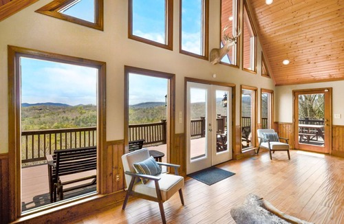Blue Ridge Cabin | !Layered Mtn Views! Sleep 13! 5000 sq ft! 5min to Blue Ridge!