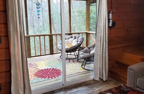 Sautee Nacoochee Cabin | Lazy Daisy Loft - Relaxing and romantic getaway