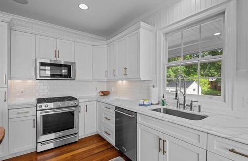 Ridgeway House | Lazy Dazes - 4 bedroom w/Lake Front & Inground pool