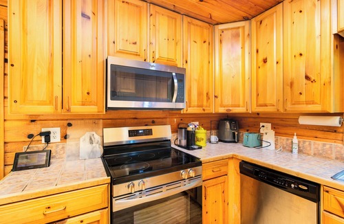 Whittier Cabin | Lazy Log Landing - Mountain Cabin surrounded by Creek Sounds