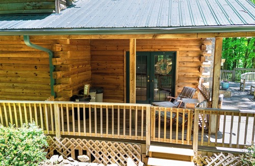 Whittier Cabin | Lazy Log Landing - Mountain Cabin surrounded by Creek Sounds