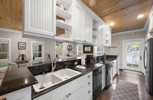 Seacrest Cottage | 'Lazy Magnolia' - Close to Beach & Pool w/4 Bikes & Beach Chairs! Near Rosemary!