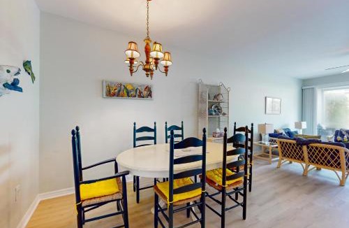 Vanderbilt Beach Apartment | Lazy Pelican