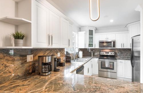 Westchester House | Le Femme Paradise 5bdrooms Minigolf Heated pool and Gameroom