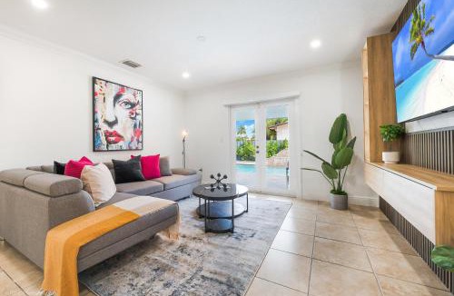 Westchester House | Le Femme Paradise 5bdrooms Minigolf Heated pool and Gameroom