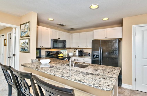 Old Naples Condo | Le Monaco - Romantic 1 BR Condo Steps from 5th Ave S. Chic Coastal Retreat with King Bed and Beach Access. Perfect Location for Couples Near Dining, Shopping, and Naples Beach