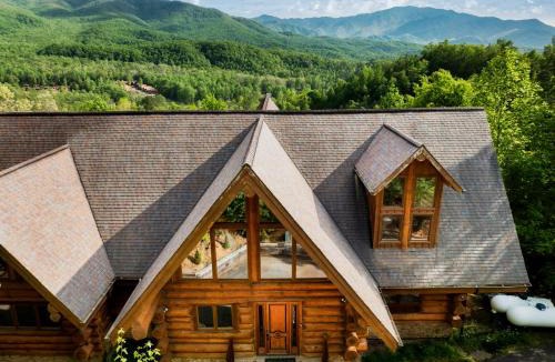 Pittman Center Ski Chalet | LeConte View - Lodge -Theater- July Deals-Views-GameRm-FirePit-HotTub