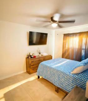 Pelican House | LED POOL & KING BED - Cape Coral Retreat