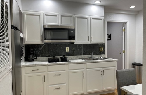 Auburndale Apartment | Legoland/Disney Private 2 Bedroom Kitchen and Bath Studio with Lake view