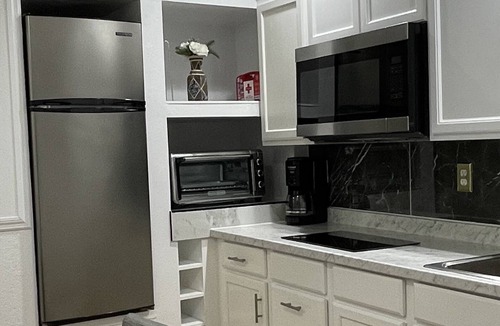 Auburndale Apartment | Legoland/Disney Private 2 Bedroom Kitchen and Bath Studio with Lake view