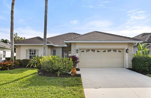 Falcons Glen Villa | Lely Resort, 3 bed, golf course home Includes Players Club and Spa
