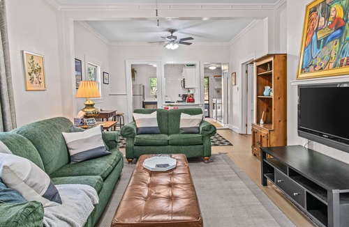 Athens House | Lenoir Cottage w/covered patio and fire pit!