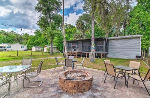 Homosassa House | Less Than 2 Mi to River Home with Fire Pit in Homosassa