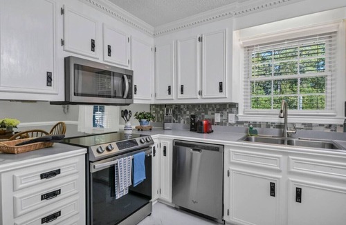 Lexington House | Lexington Leisure House- 4BR w/Pool & Games