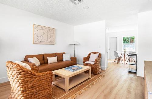 Lantana Apartment | Lg 2B Villa Sleeps 5 -Near beach