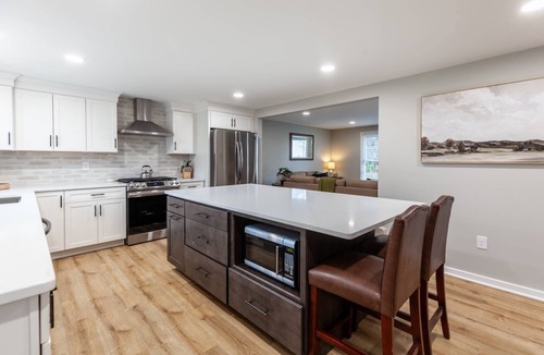 Arnold House | Liberty Call has multiple gathering spaces, screened-in porch and parking