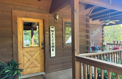 Seneca Cabin | Life is Better at the Lake! Waterfront cabin on Lake Keowee