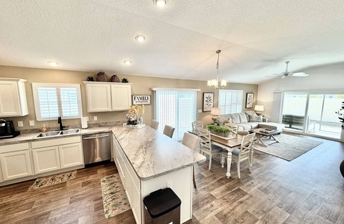 Wildwood House | Life's A Beach - 3/2 w/Golf Cart in The Village of DeLuna