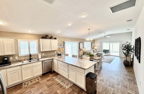 Wildwood House | Life's A Beach - 3/2 w/Golf Cart in The Village of DeLuna