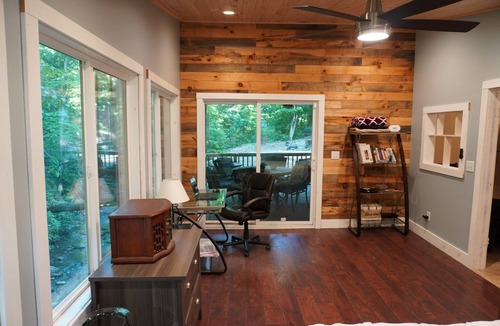 Bristol House | Light & bright 2+ bedroom single level cabin in Bristol