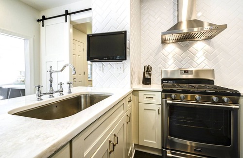 Buckhead Village House | Light-filled Cottage in the Middle of it All!!