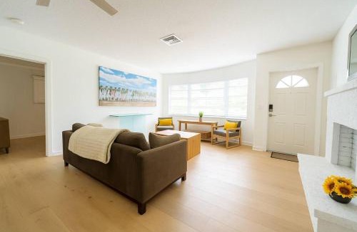 Lighthouse Point House | Lighthouse Point Poolside Retreat