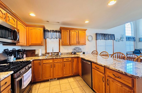 Townsend's Inlet House | Like new! 1 short block to great beach!