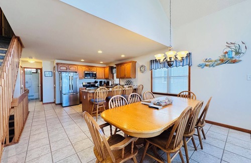 Townsend's Inlet House | Like new! 1 short block to great beach!