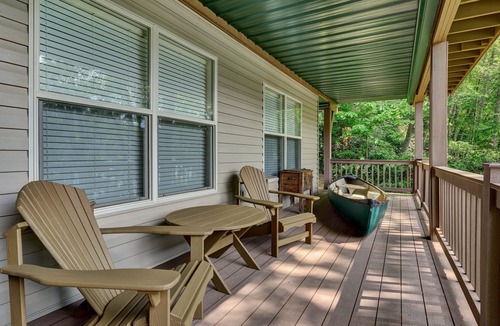 Cullowhee House | Like to sit back, relax & enjoy the lake? Come stay at Lakeside today!