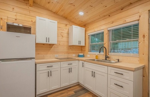 Gumlog House | "Lilliputian Hideaway: A Lakeside Dream"