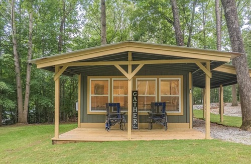 Gumlog House | "Lilliputian Hideaway: A Lakeside Dream"