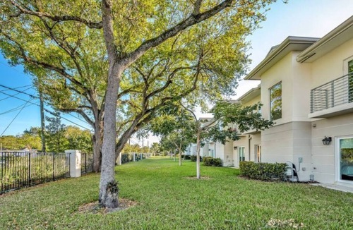Lake Worth Corridor Apartment | 'lilly' at Aviara Lake Worth