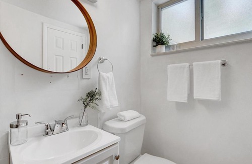 West Avenue Apartment | Lincoln Villa Suites