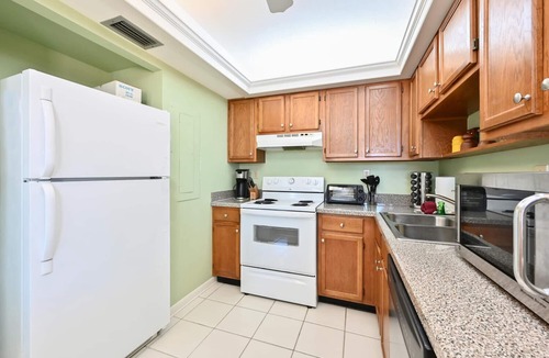 Hammock Bay Condo | Listing available monthly, 2 Pools, just off Marco, good rate!