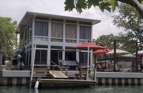 Weeki Wachee Gardens House | Little House on the River - on main river not canal,includes kayaks,paddle-board