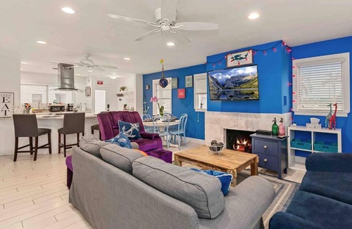 Hollywood Apartment | Little “house” right on the beach