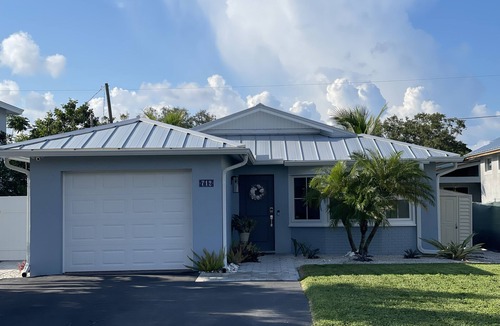 Naples Park House | Little Naples Cozy beach getaway
