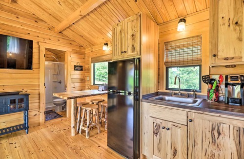 Sparta Cabin | Little River Access! Outdoorsy Getaway in Sparta