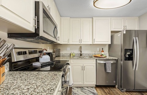 Naples Park House | Little Treasure House minutes from Beach & Mercato