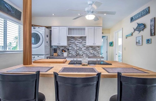 Little Venice House | Little Venice Family Affair 2 bedroom 1 bath One B