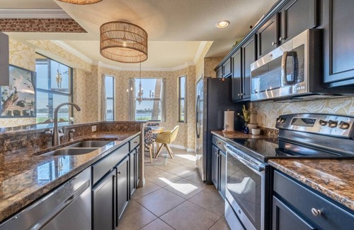 Naples Condo | Live in Paradise with Golf, Tennis, Gym, Pools + More!