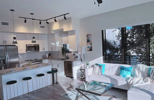 West Palm Beach Apartment | Live lux nearby the beach and downtown WPB/Gym/Ev