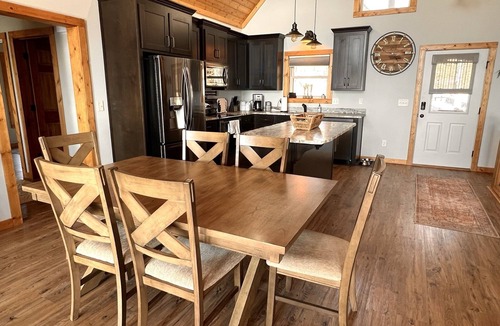 Jasper Ski Chalet | Live the High Life! Views, Hot Tub, Pup Friendly!