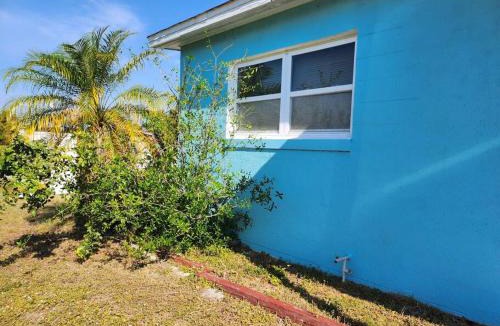 Port Charlotte House | LixyLouis by the Beaches